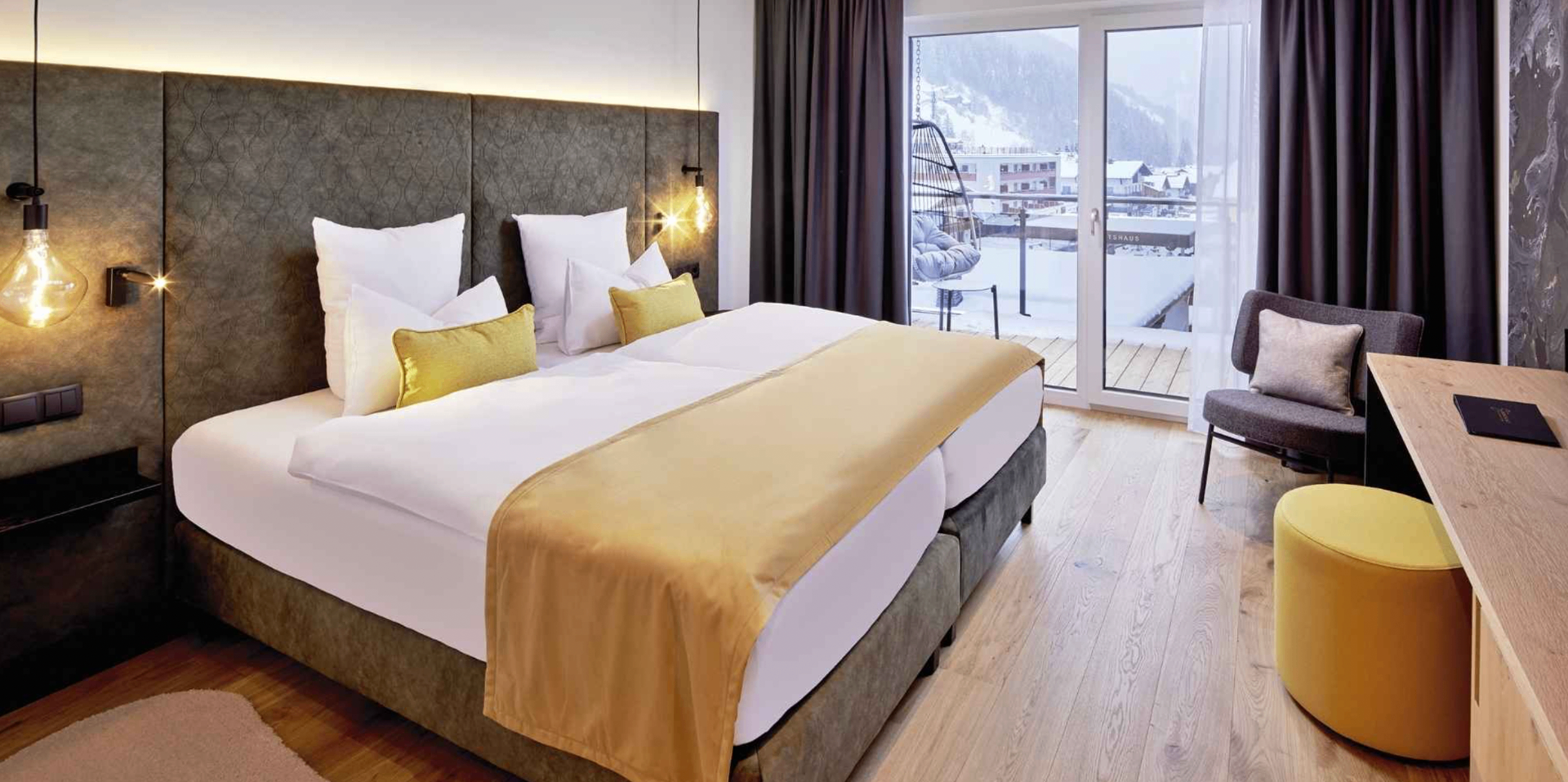 Zimmer im Seemount mit warmem Interior und Balkon