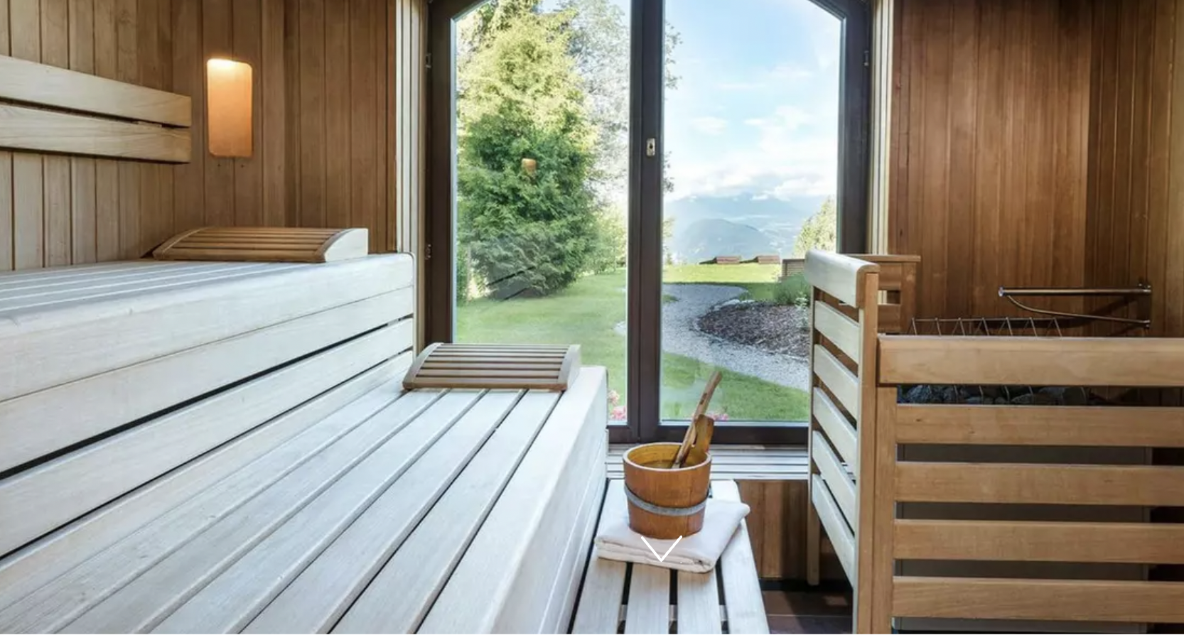 Sauna im Inntalerhof mit Ausblick auf die Berglandschaft